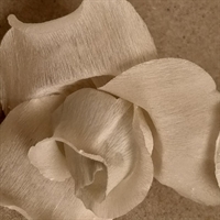 hvid papir rose sart lyseblå midte gammel kunstig blomst genbrug